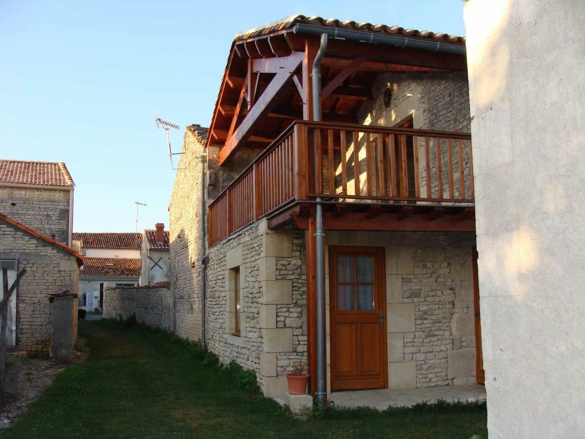 Au Col De Cygne Apartment Blanzac-les-Matha ภายนอก รูปภาพ